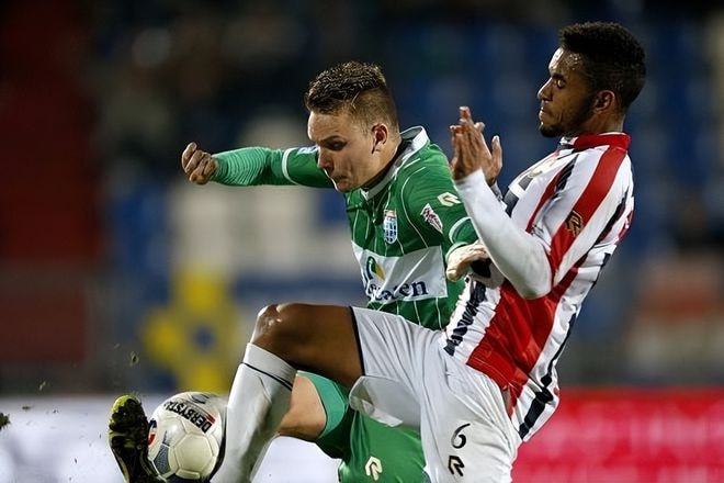 年加盟曼城 年加盟曼城