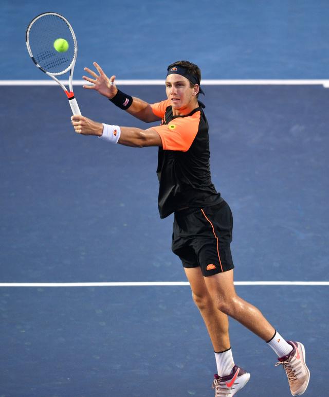 场各进两球 场各进两球