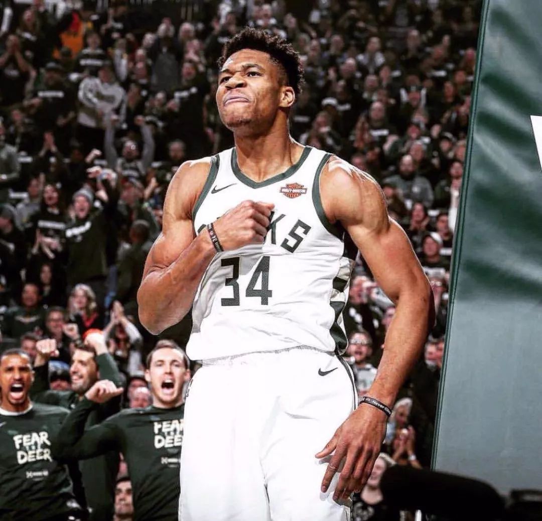 猛然撞向围 猛然撞向围